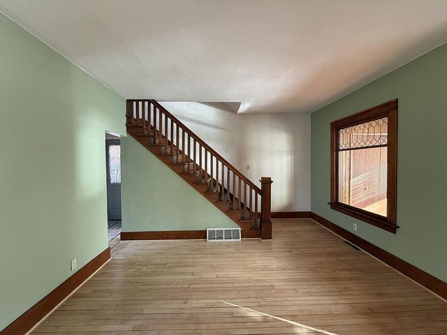 135 E Snelling Avenue, Appleton, MN 56208