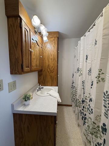 135 E Snelling Avenue, Appleton, MN 56208