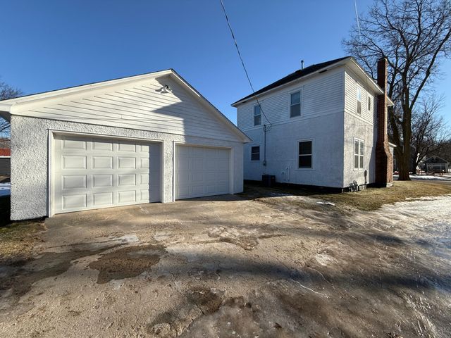 135 E Snelling Avenue, Appleton, MN 56208