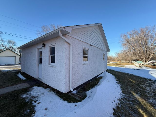 135 E Snelling Avenue, Appleton, MN 56208