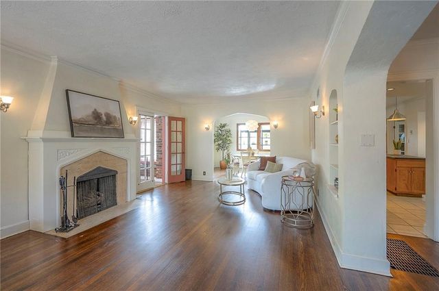 801 Valentine Road, Kansas City, MO 64111
