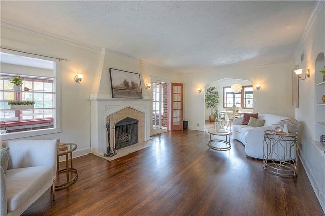 801 Valentine Road, Kansas City, MO 64111