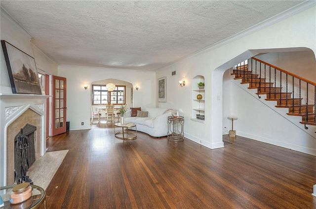 801 Valentine Road, Kansas City, MO 64111