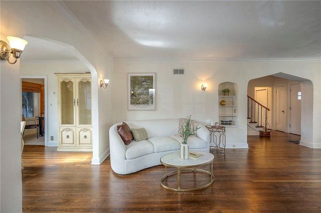 801 Valentine Road, Kansas City, MO 64111