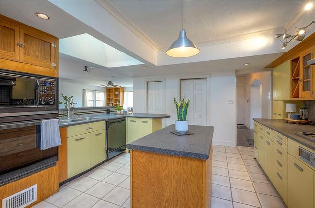 801 Valentine Road, Kansas City, MO 64111
