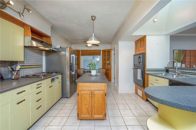 801 Valentine Road, Kansas City, MO 64111