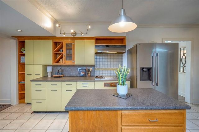 801 Valentine Road, Kansas City, MO 64111