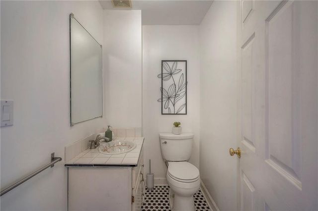 801 Valentine Road, Kansas City, MO 64111