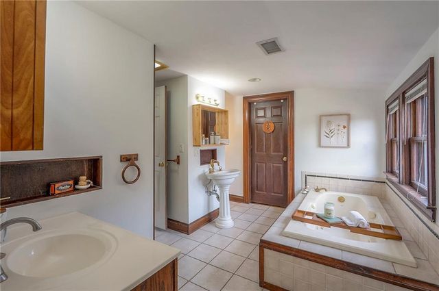801 Valentine Road, Kansas City, MO 64111