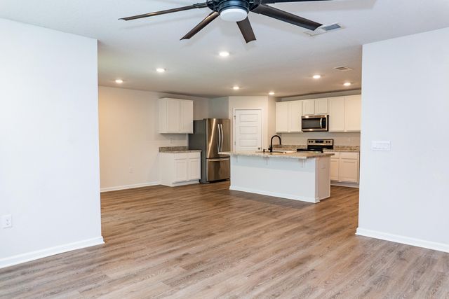 206 Laurel Hl Street, Crestview, FL 32539