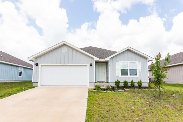 206 Laurel Hl Street, Crestview, FL 32539
