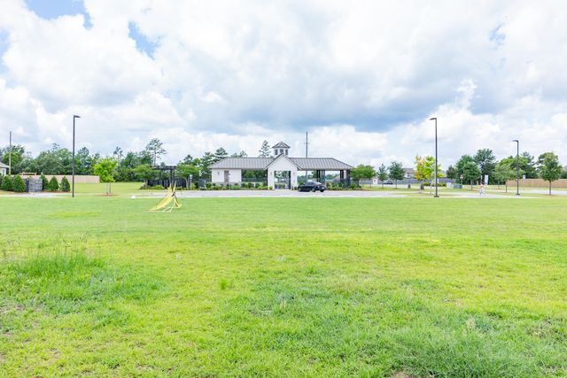 206 Laurel Hl Street, Crestview, FL 32539