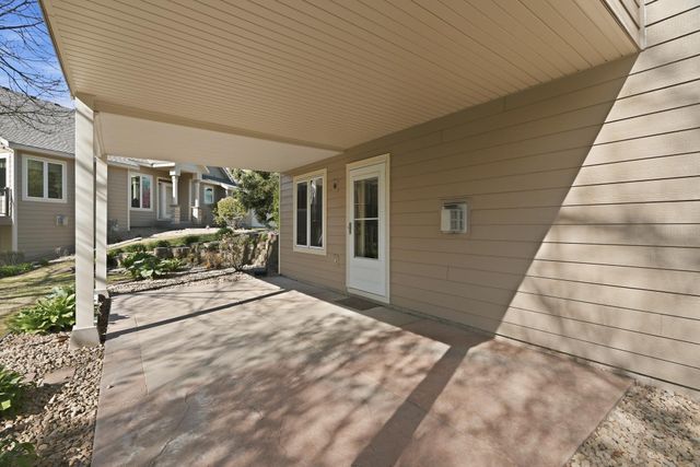 8821 Stonebrooke Court, Woodbury, MN 55125