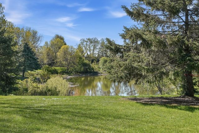 8821 Stonebrooke Court, Woodbury, MN 55125
