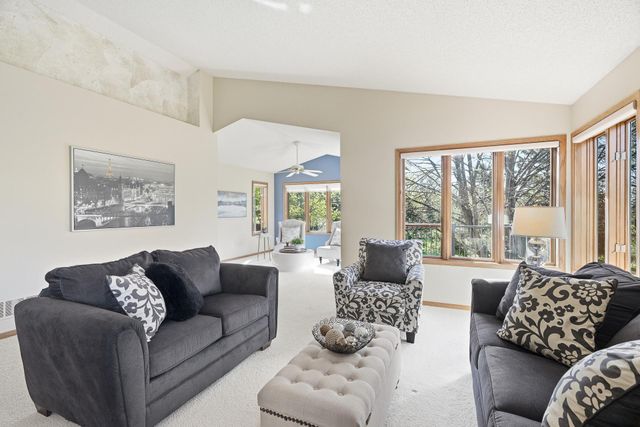 8821 Stonebrooke Court, Woodbury, MN 55125