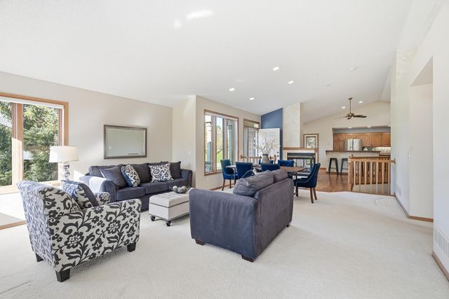 8821 Stonebrooke Court, Woodbury, MN 55125