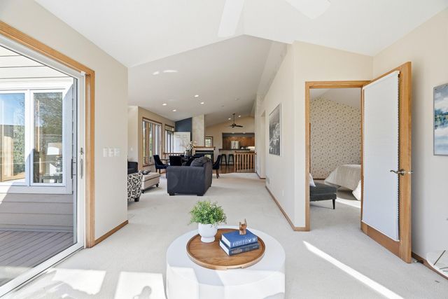 8821 Stonebrooke Court, Woodbury, MN 55125