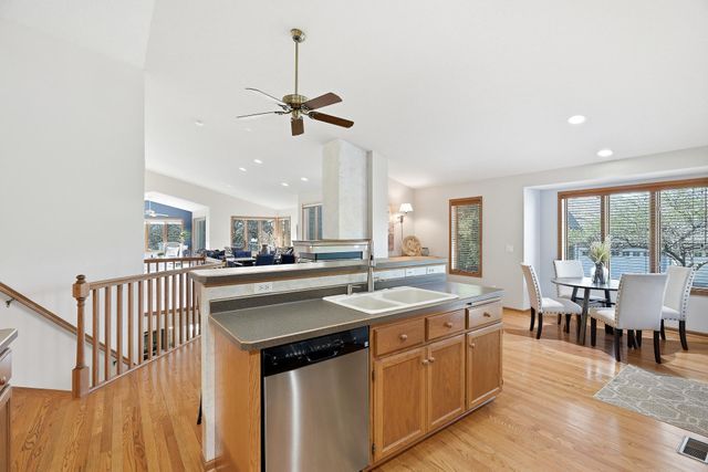8821 Stonebrooke Court, Woodbury, MN 55125