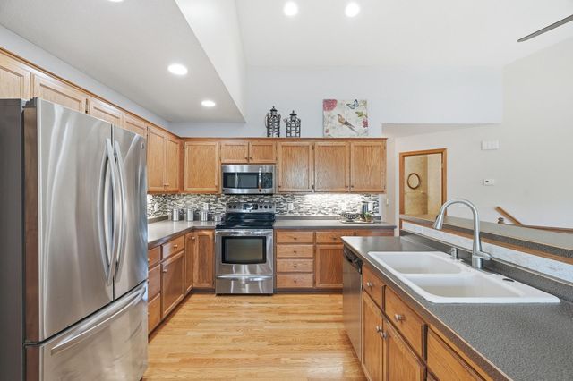 8821 Stonebrooke Court, Woodbury, MN 55125