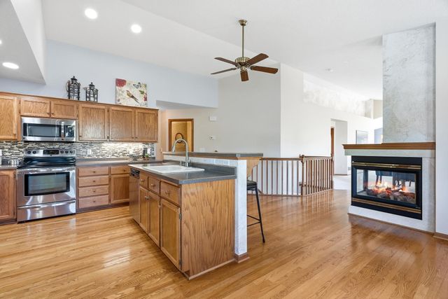 8821 Stonebrooke Court, Woodbury, MN 55125