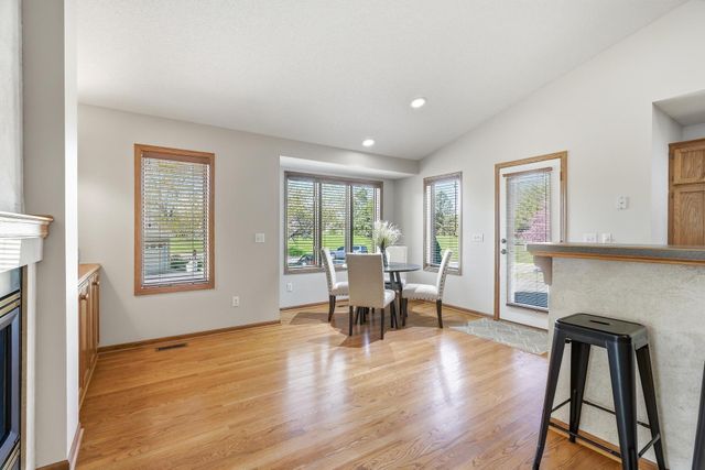 8821 Stonebrooke Court, Woodbury, MN 55125