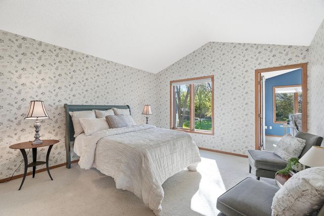 8821 Stonebrooke Court, Woodbury, MN 55125