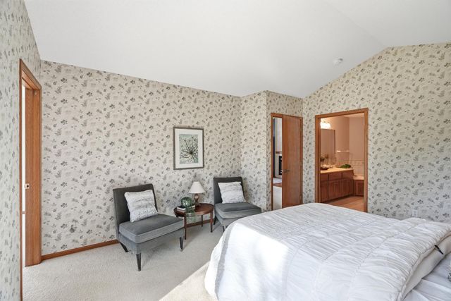8821 Stonebrooke Court, Woodbury, MN 55125
