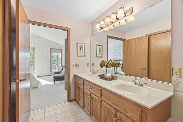 8821 Stonebrooke Court, Woodbury, MN 55125