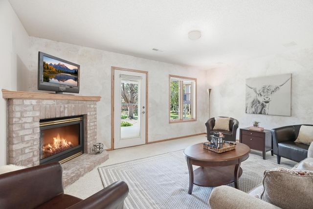 8821 Stonebrooke Court, Woodbury, MN 55125