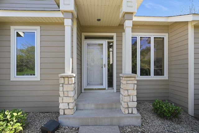 8821 Stonebrooke Court, Woodbury, MN 55125