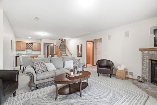 8821 Stonebrooke Court, Woodbury, MN 55125