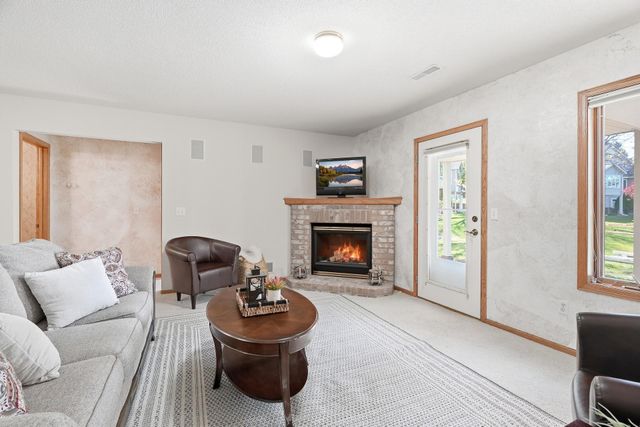 8821 Stonebrooke Court, Woodbury, MN 55125