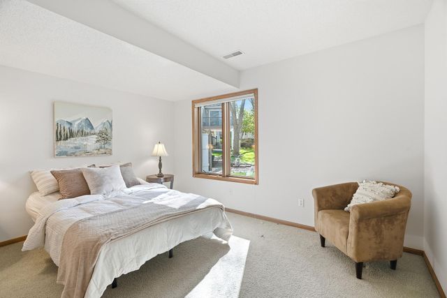 8821 Stonebrooke Court, Woodbury, MN 55125