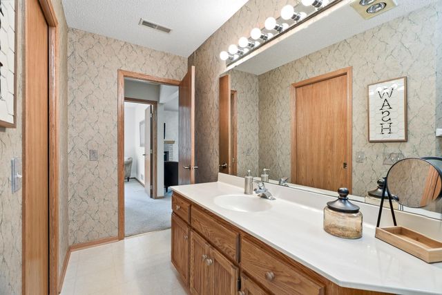 8821 Stonebrooke Court, Woodbury, MN 55125