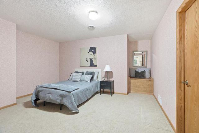 8821 Stonebrooke Court, Woodbury, MN 55125