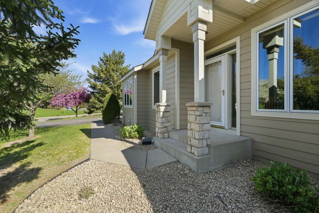 8821 Stonebrooke Court, Woodbury, MN 55125