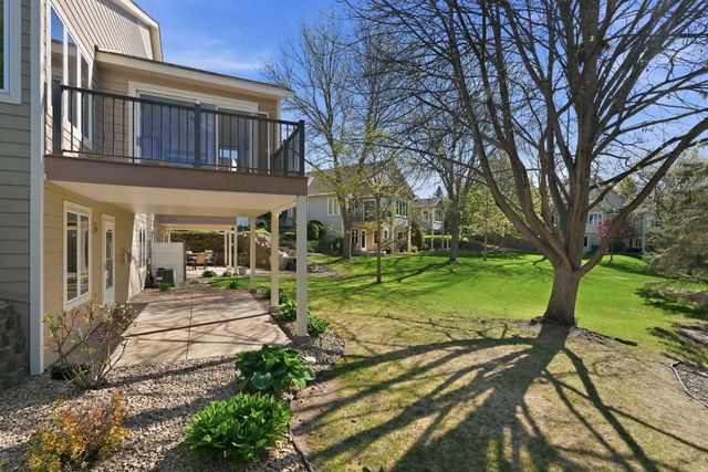 8821 Stonebrooke Court, Woodbury, MN 55125