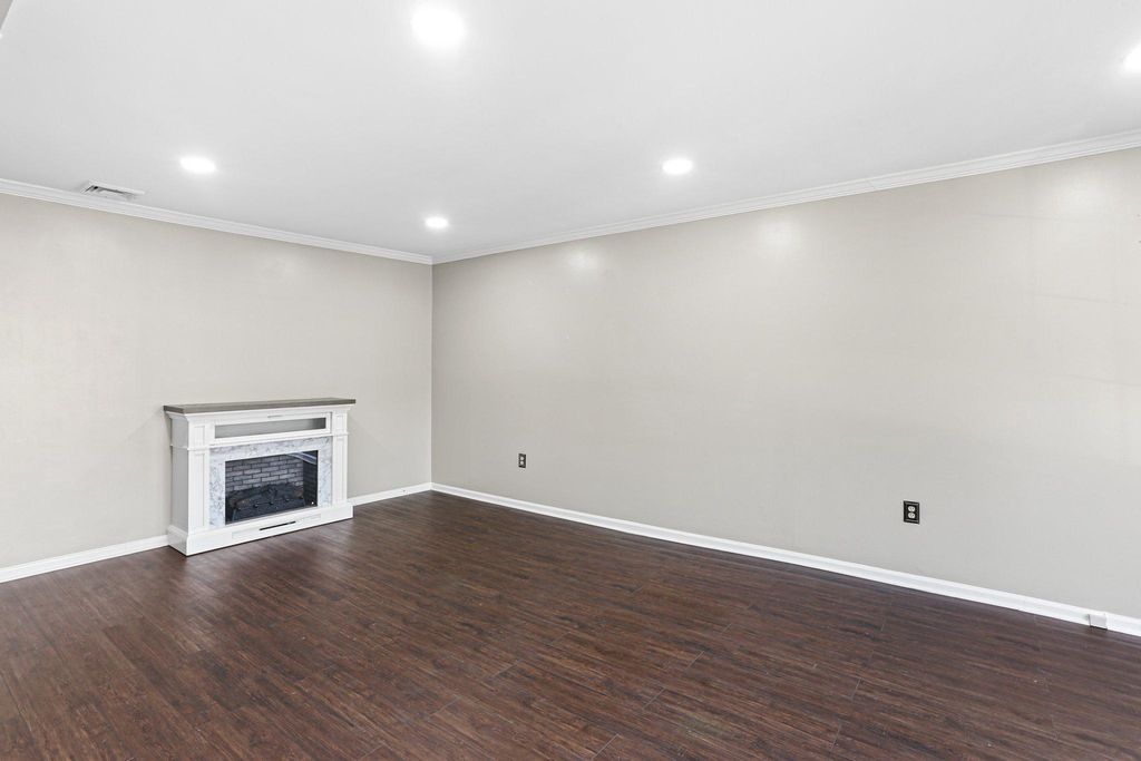 Image 3 of property listing at 1543 MARLBOROUGH, Crofton, MD 21114