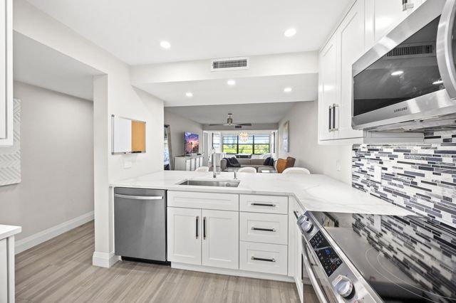 6061 Balboa Circle 403, Boca Raton, FL 33433