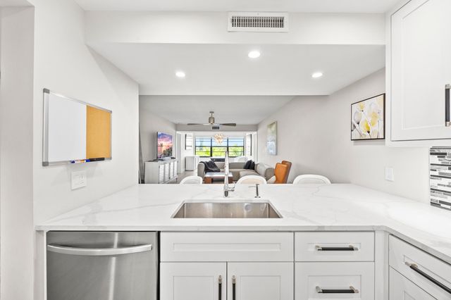 6061 Balboa Circle 403, Boca Raton, FL 33433