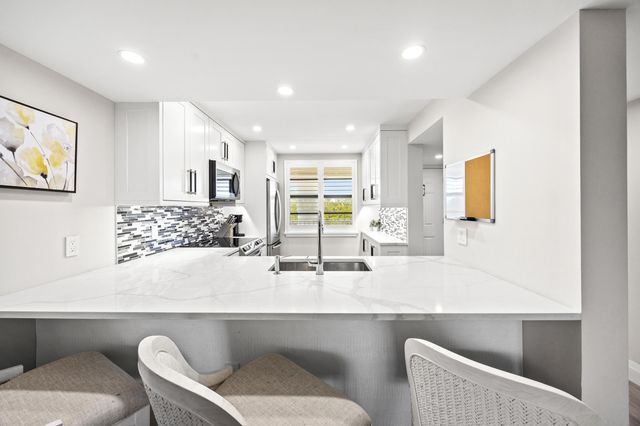 6061 Balboa Circle 403, Boca Raton, FL 33433