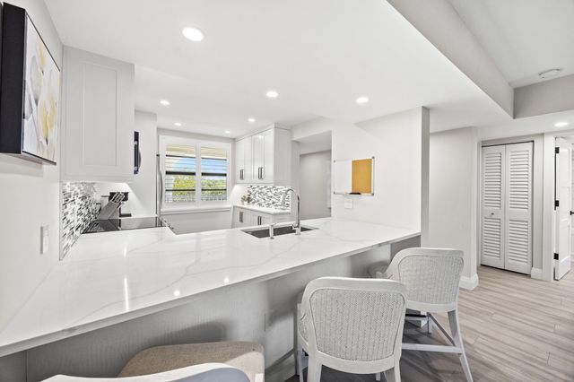 6061 Balboa Circle 403, Boca Raton, FL 33433