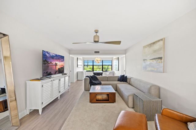 6061 Balboa Circle 403, Boca Raton, FL 33433