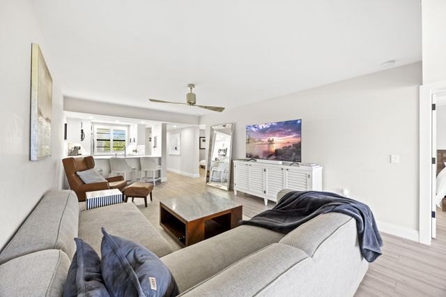 6061 Balboa Circle 403, Boca Raton, FL 33433