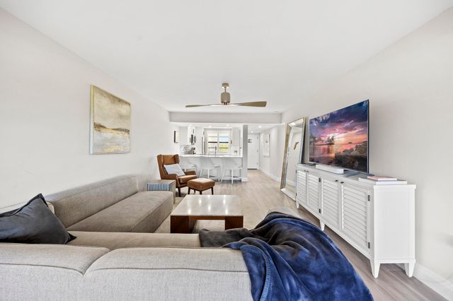 6061 Balboa Circle 403, Boca Raton, FL 33433