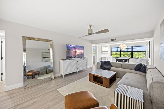 6061 Balboa Circle 403, Boca Raton, FL 33433