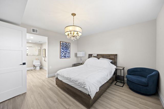 6061 Balboa Circle 403, Boca Raton, FL 33433