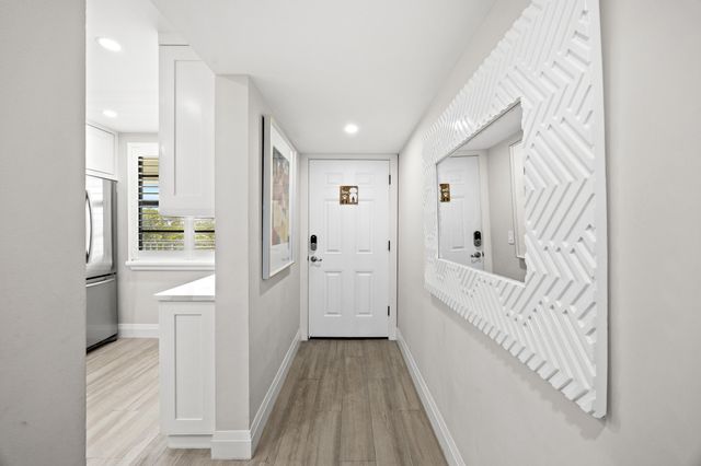 6061 Balboa Circle 403, Boca Raton, FL 33433