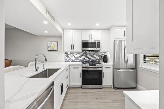 6061 Balboa Circle 403, Boca Raton, FL 33433