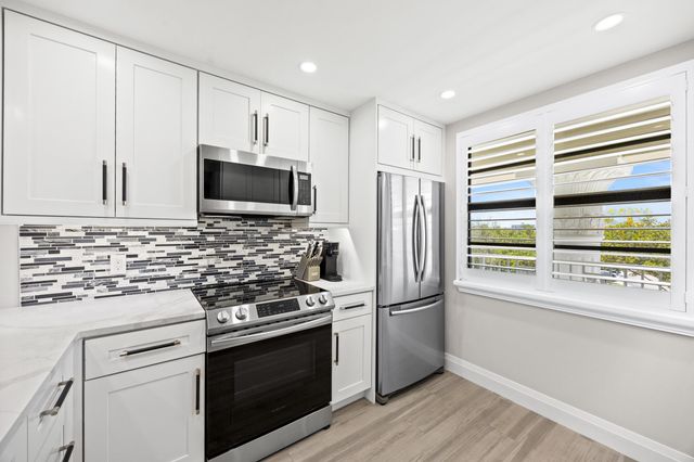 6061 Balboa Circle 403, Boca Raton, FL 33433